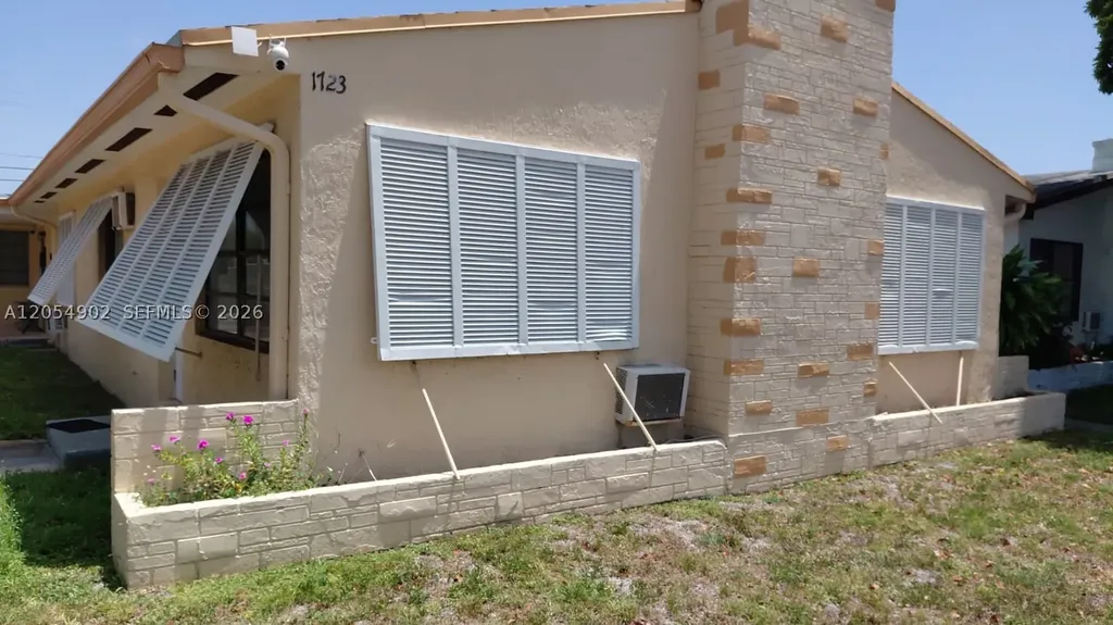 1723 Thomas Street Hollywood FL 33020