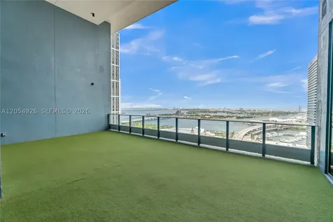 121 NE 5th Street Miami FL 33132
