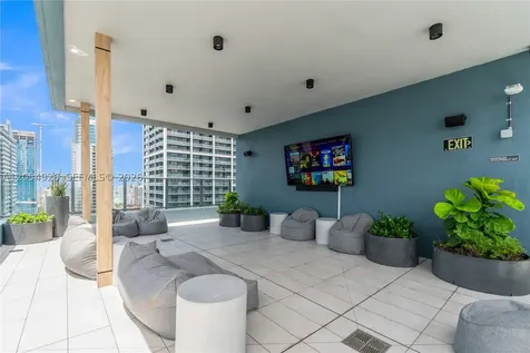 121 NE 5th Street Miami FL 33132