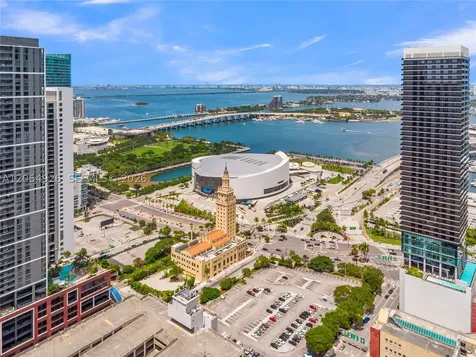 121 NE 5th Street Miami FL 33132