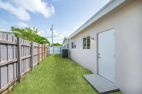10040 SW 215th Street Cutler Bay FL 33189