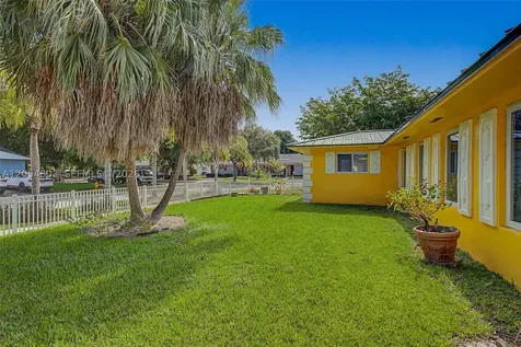 10650 SW 77th Court Pinecrest FL 33156