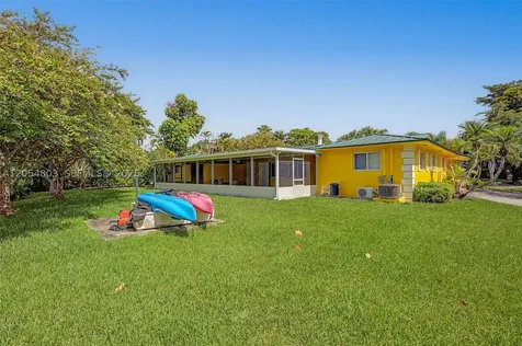 10650 SW 77th Court Pinecrest FL 33156