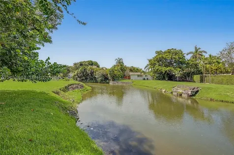 10650 SW 77th Court Pinecrest FL 33156