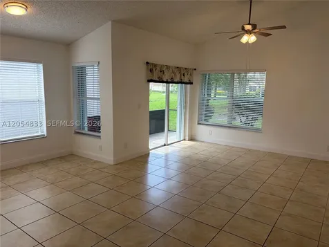 9020 N Lake Park Circle N Davie FL 33328