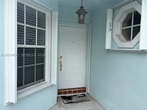 9020 N Lake Park Circle N Davie FL 33328
