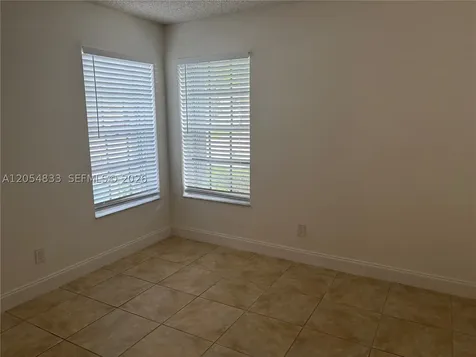 9020 N Lake Park Circle N Davie FL 33328