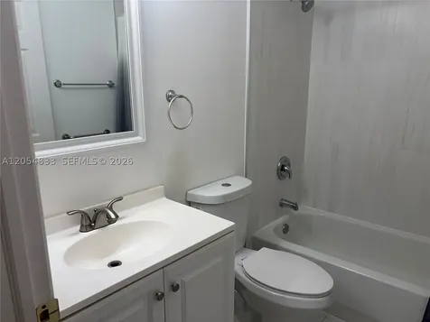 9020 N Lake Park Circle N Davie FL 33328