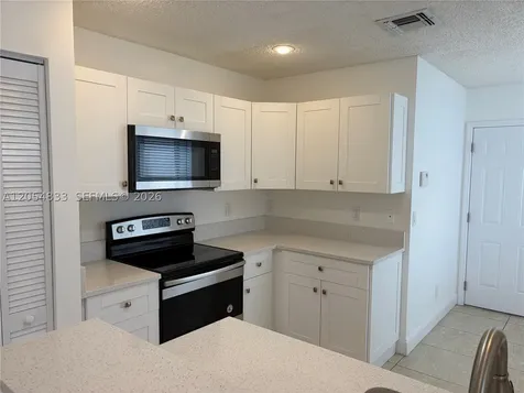 9020 N Lake Park Circle N Davie FL 33328