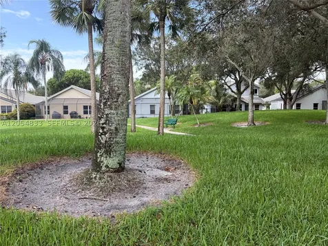 9020 N Lake Park Circle N Davie FL 33328