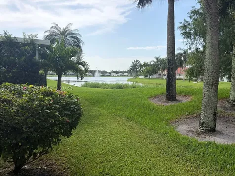 9020 N Lake Park Circle N Davie FL 33328