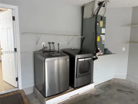 9020 N Lake Park Circle N Davie FL 33328