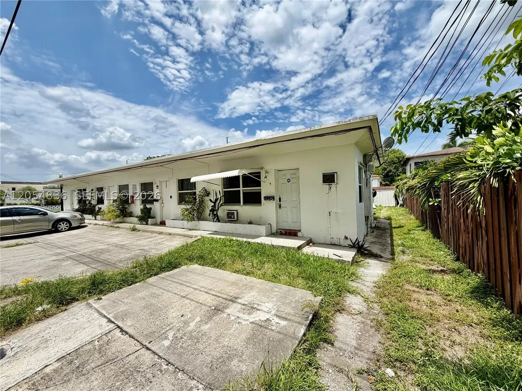 2041 S Jackson Street Hollywood FL 33020