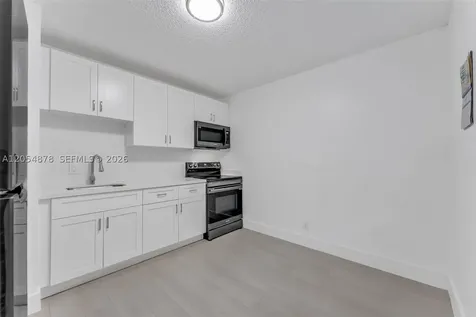 19 SE 4th Terrace Dania Beach FL 33004