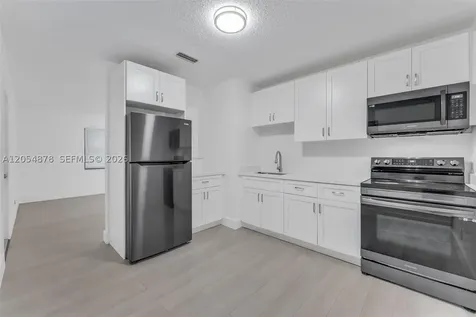 19 SE 4th Terrace Dania Beach FL 33004