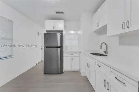 19 SE 4th Terrace Dania Beach FL 33004