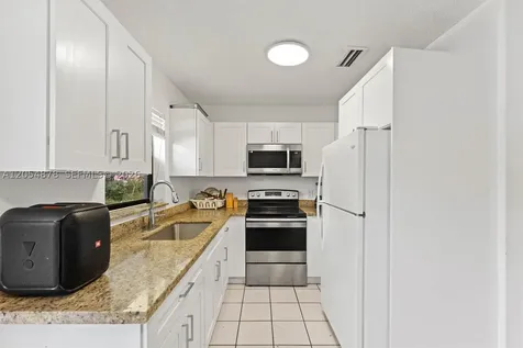19 SE 4th Terrace Dania Beach FL 33004
