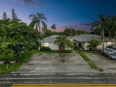 19 SE 4th Terrace Dania Beach FL 33004