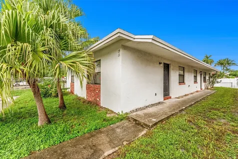 19 SE 4th Terrace Dania Beach FL 33004