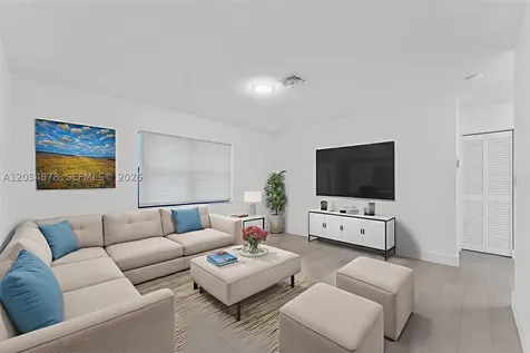 19 SE 4th Terrace Dania Beach FL 33004