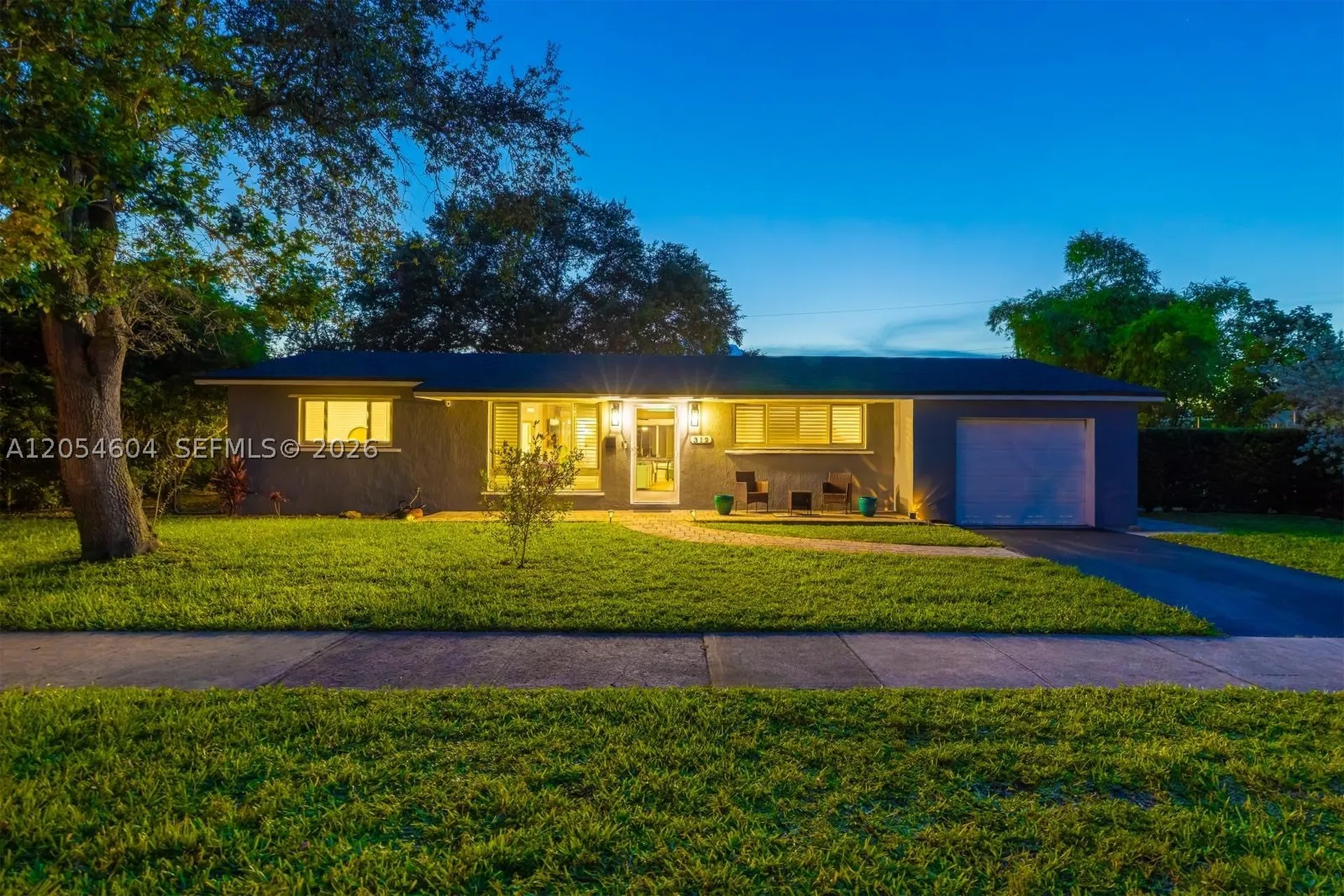312 N Luna Court Hollywood FL 33021