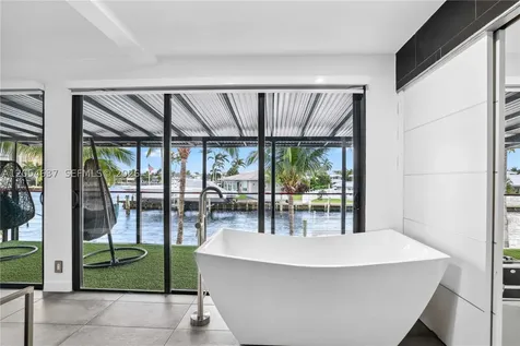 2886 NE 25th Street Fort Lauderdale FL 33305