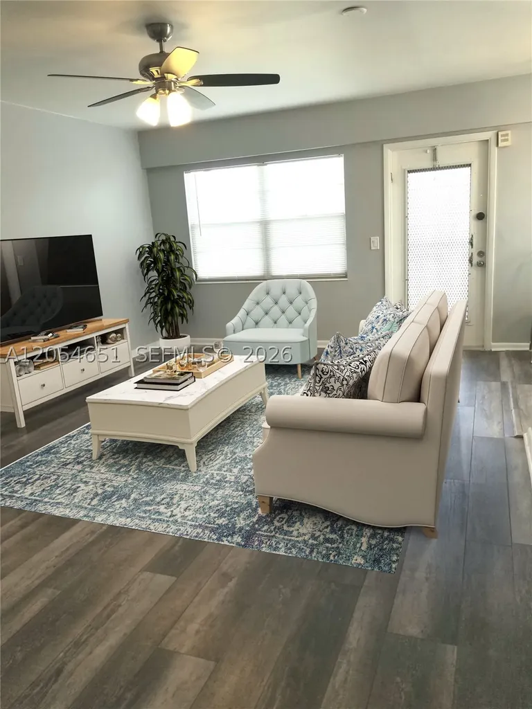 285 Fanshaw G Boca Raton FL 33434