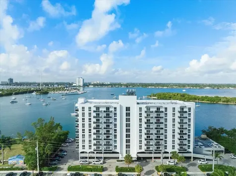 7928 West Drive North Bay Village FL 33141