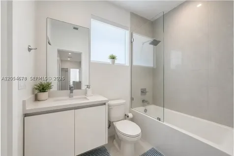 10384 NW 67th Terrace Doral FL 33178