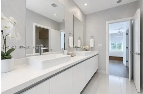 10384 NW 67th Terrace Doral FL 33178
