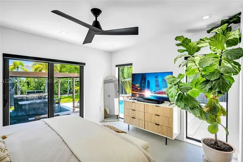 530 SW 18th Terrace Miami FL 33129
