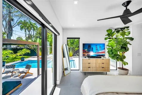 530 SW 18th Terrace Miami FL 33129