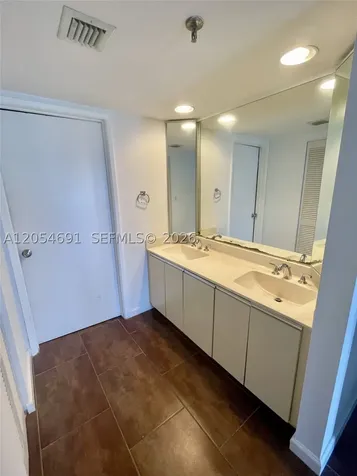 520 Brickell Key Drive Miami FL 33131