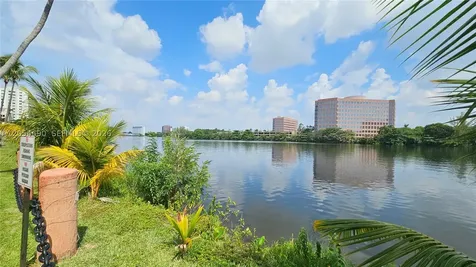 5201 NW 7th Street Miami FL 33126