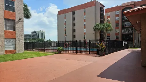 5201 NW 7th Street Miami FL 33126