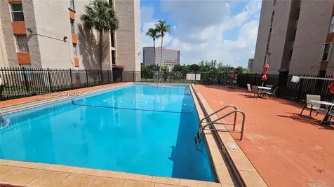 5201 NW 7th Street Miami FL 33126