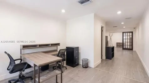 5520-5522 NW 72nd Avenue Miami FL 33166