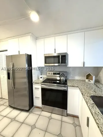 871 NE 207th Terrace Miami FL 33179
