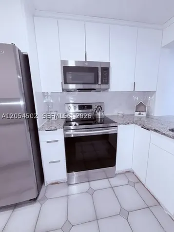 871 NE 207th Terrace Miami FL 33179