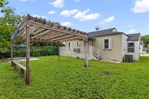 3527 NW 34th Street Miami FL 33142