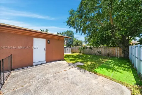 5632 SW 36th Court West Park FL 33023