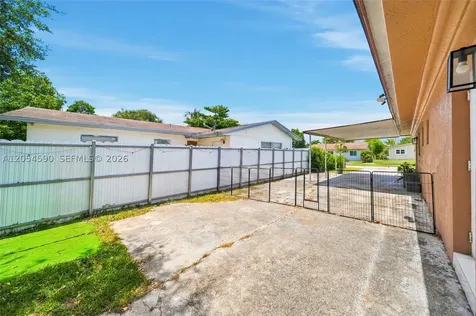 5632 SW 36th Court West Park FL 33023