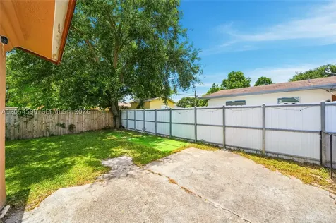 5632 SW 36th Court West Park FL 33023
