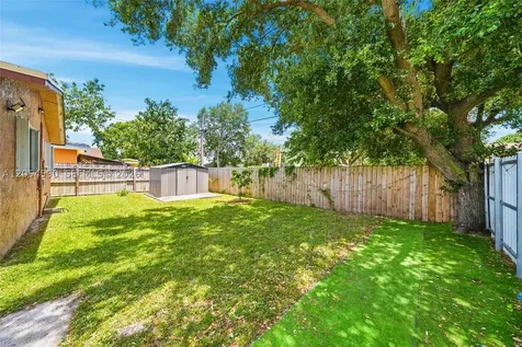5632 SW 36th Court West Park FL 33023