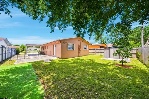 5632 SW 36th Court West Park FL 33023