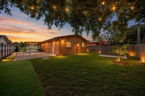 5632 SW 36th Court West Park FL 33023