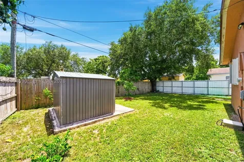 5632 SW 36th Court West Park FL 33023