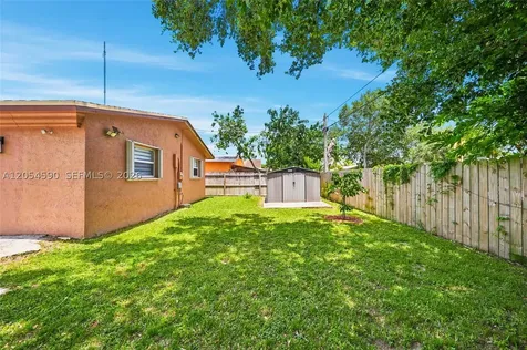 5632 SW 36th Court West Park FL 33023