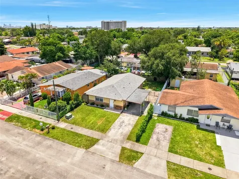 5632 SW 36th Court West Park FL 33023