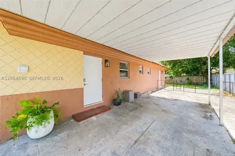 5632 SW 36th Court West Park FL 33023